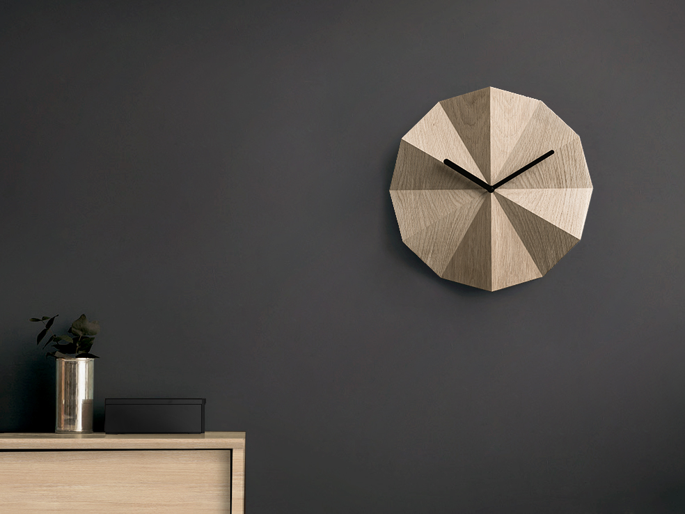 Wanduhr Delta aus Holz, Polygonal Wanduhr Delta aus Holz, Polygonal