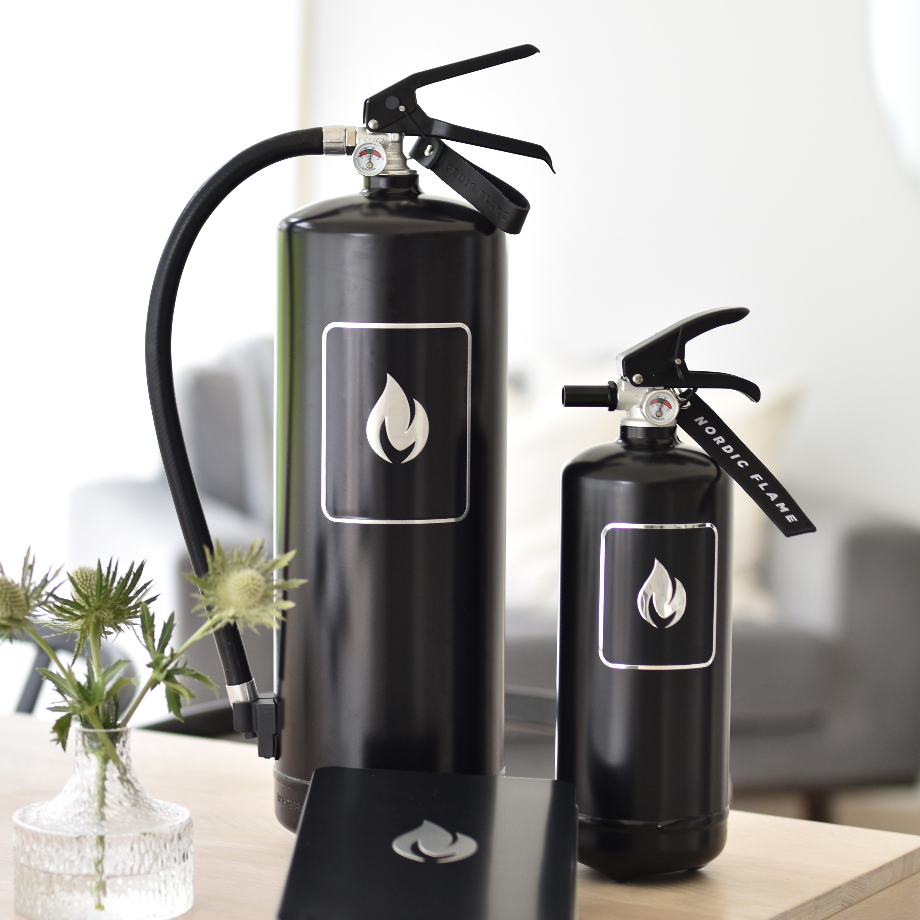 Design Feuerlöscher - ABC-Pulver - 2 kg - Schwarz - NORDIC FLAME Design Feuerlöscher - ABC-Pulver - 2 kg - Schwarz - NORDIC FLAME