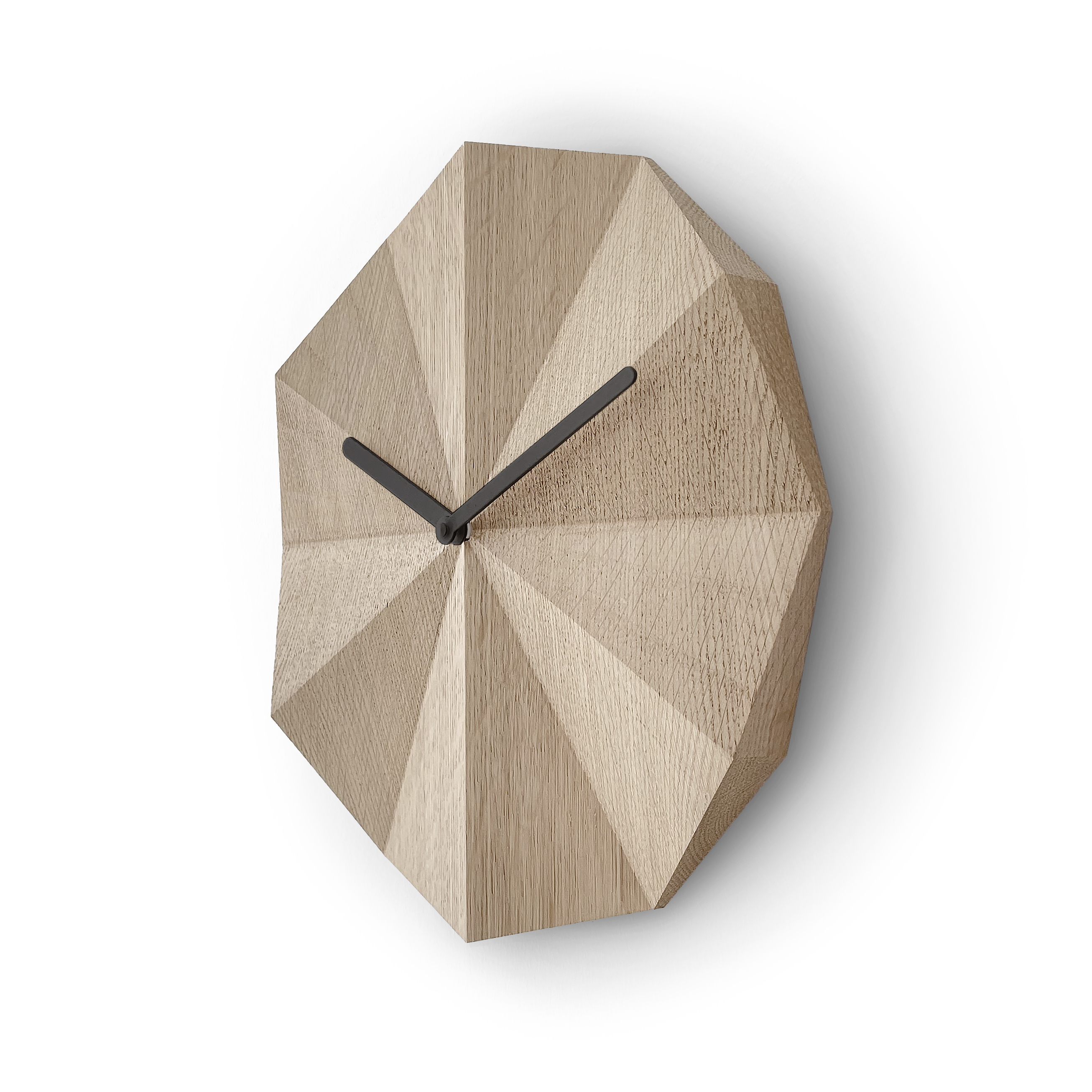 Wanduhr Delta aus Holz, Polygonal Wanduhr Delta aus Holz, Polygonal